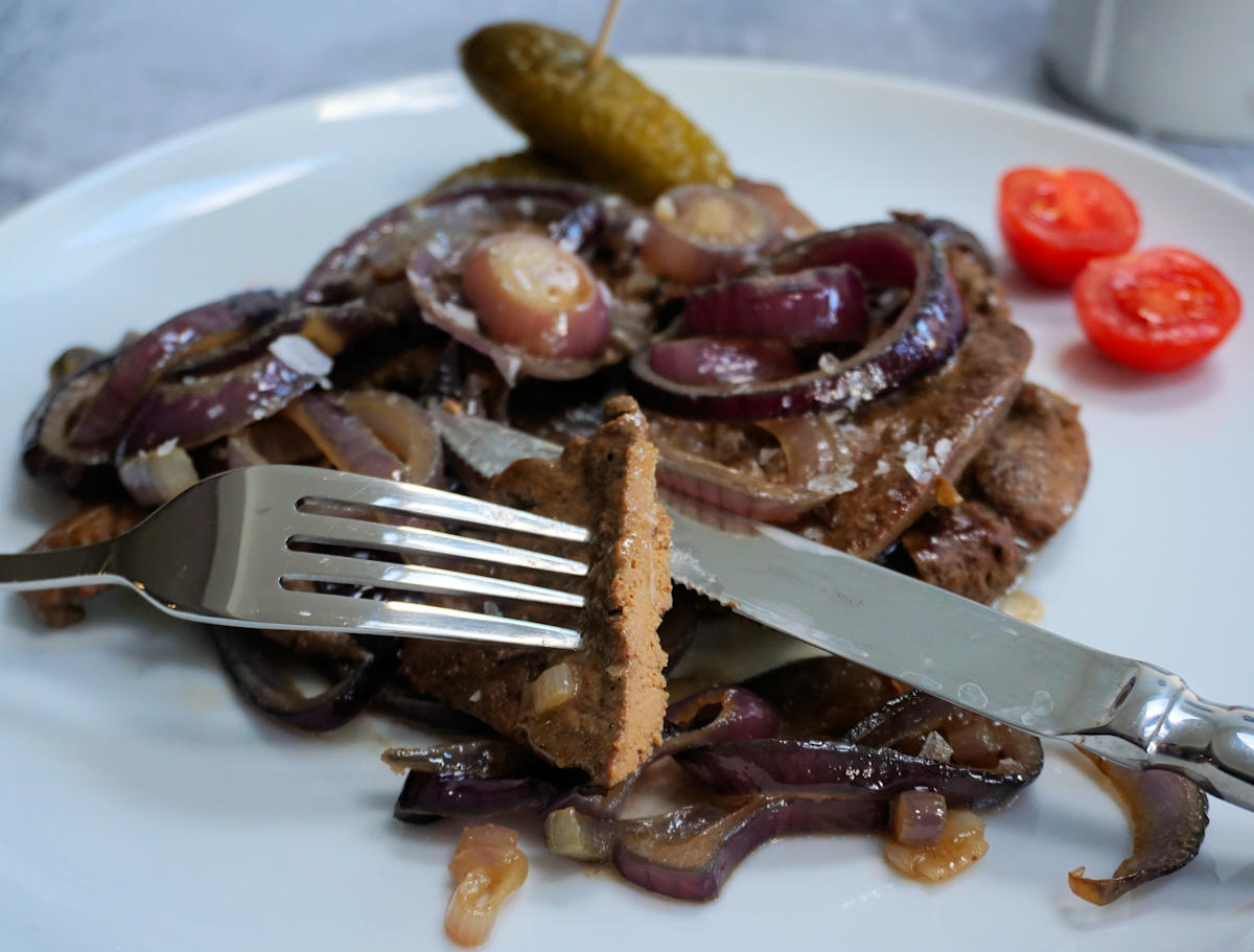 PanFried Calves' Liver And Red Onions Recipe Cuisine Fiend